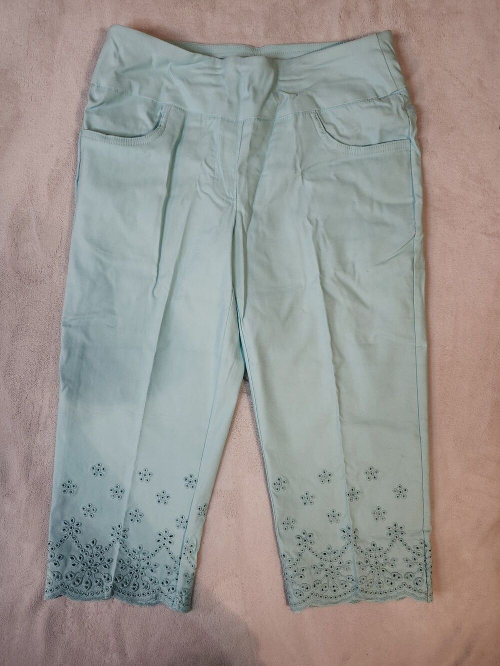Ruby Rd Petite 4P Light Blue Capri Pants Eyelet Lace Scalloped Hem Stretch NWT
